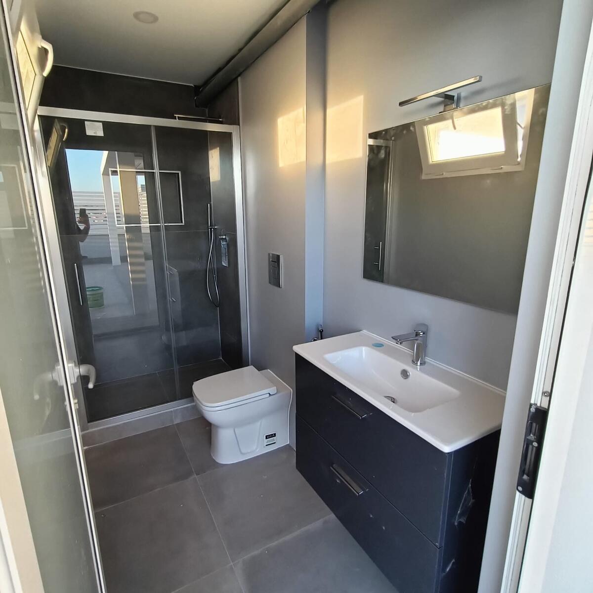 Bagno moderno, scatto serale